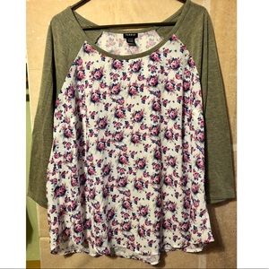 Gray & white floral Torrid blouse.Size-1x.(EUC) 🌺